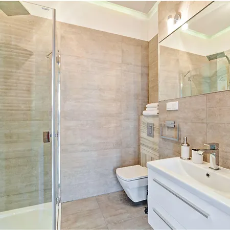 Апартаменти Homely Place Blisko Starego Rynku - Parking Познань